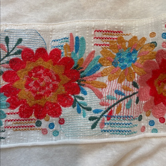 White Embroidered Floral Top - Picture 2 of 5